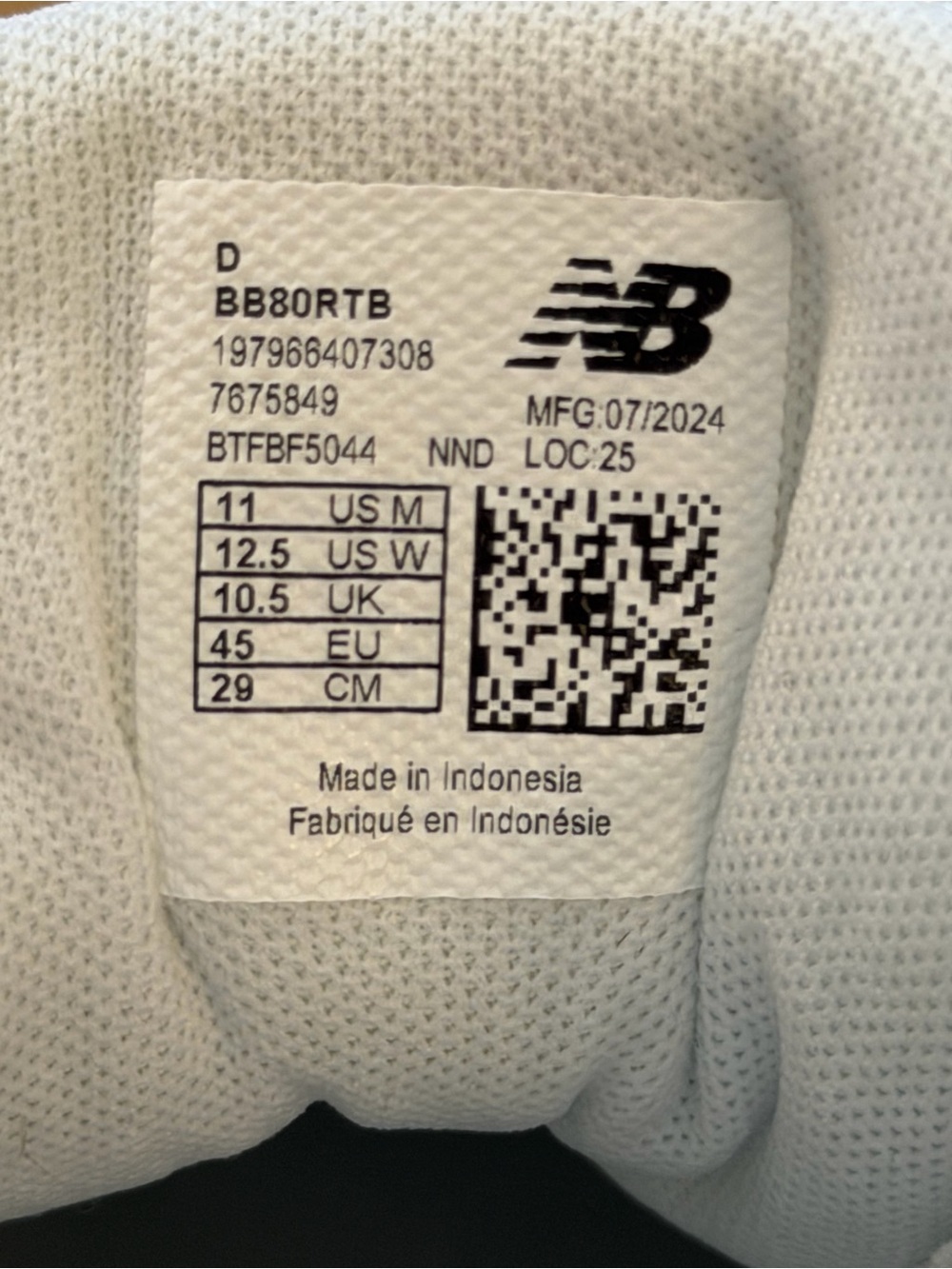New Balance Men’s White Sneakers with Red 'N' Logo - Size US 11 - Picture 6 of 8